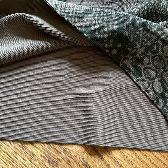 BCBG snake-print skirt size small - Picture 4 of 4